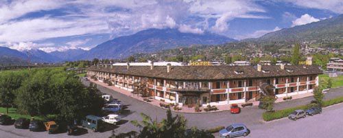 Отель Alp Аоста Экстерьер фото